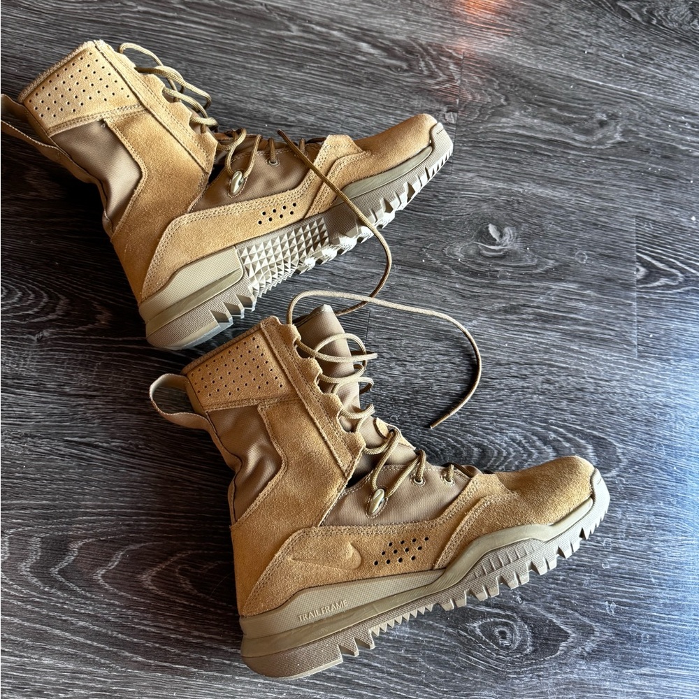 Nike SFB Field 2 8” Tactical Boots in Coyote Brown (Men’s 8.5)
